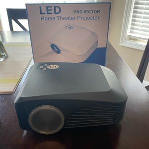 Abdtech H888 mini home theatre projector